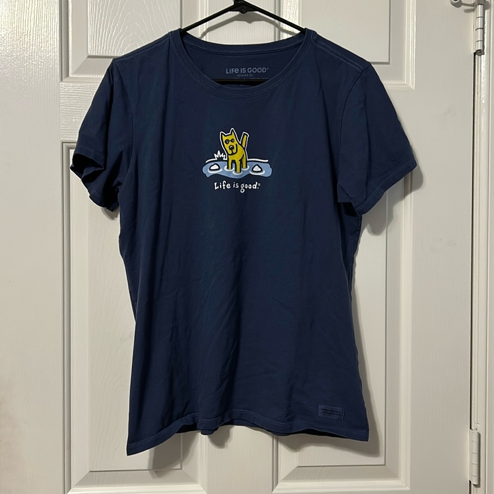 Life is Good Crusher Tee Size L Dog Playing in the Puddles